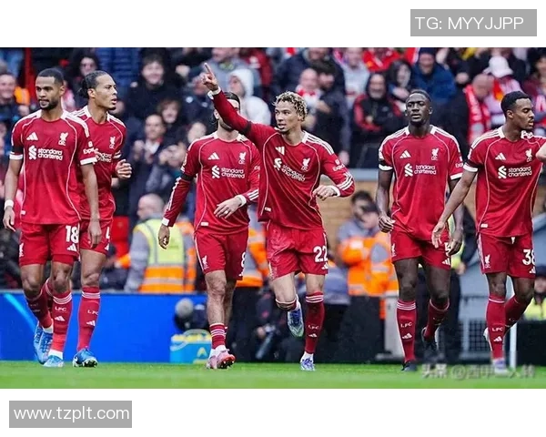 西甲赛场惊现冷门那不勒斯狂胜利物浦五球引发全场轰动